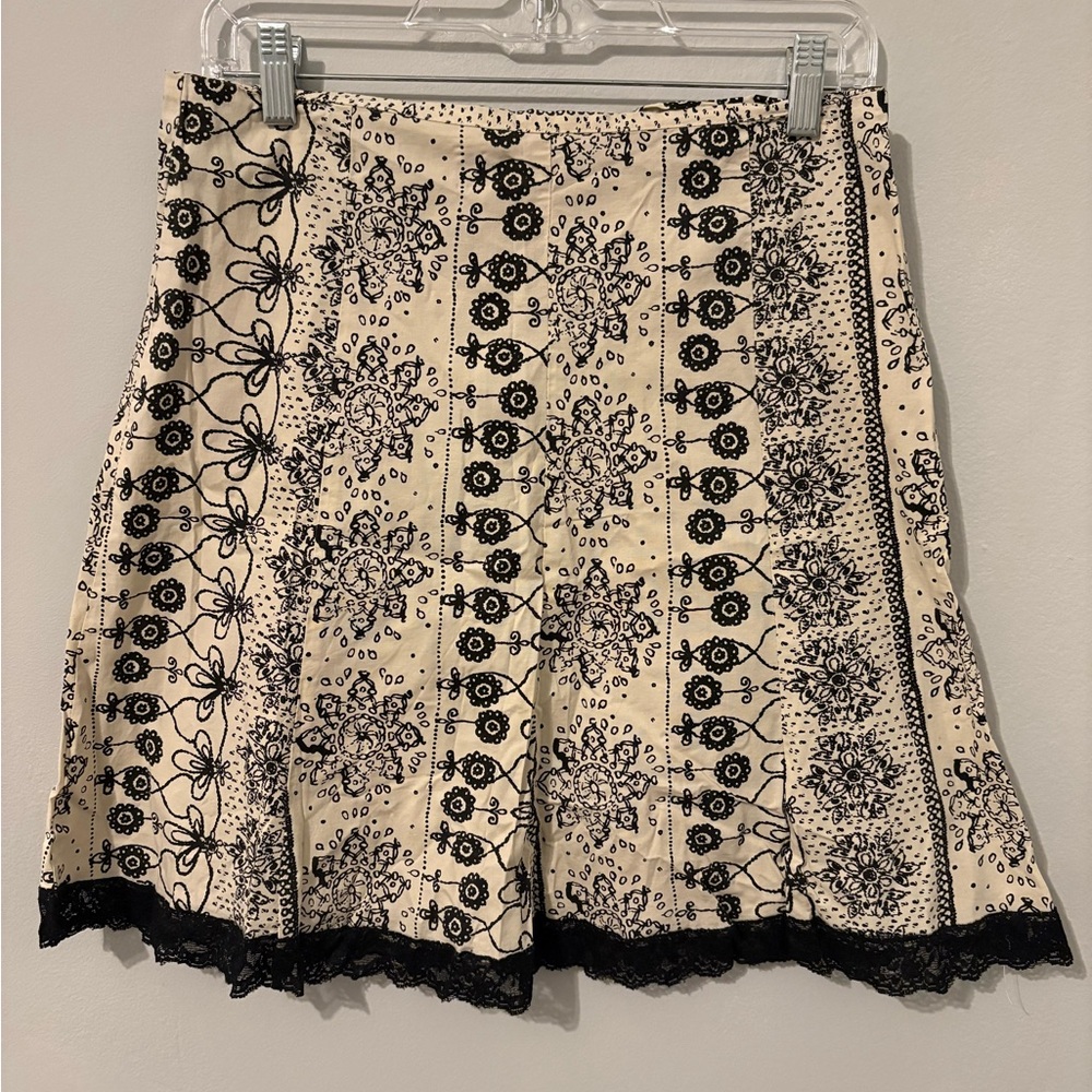 Cream and Black Patterned Skirt with Lace Trim